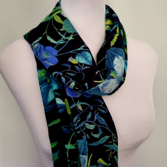 Stunning Fall Floral Scarf Leafy Teal Blue Green Tones Nature Luxe Logo Plate - Picture 1 of 5